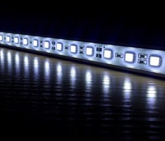Su geçirmez 2835 Yan Yayan LED Şerit Işığı Isıya Dayanıklı Alüminyum Profil